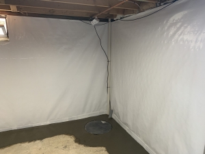 Sealed system with Vapor Barrier on walls, sealed floor drainage and sealed pump system